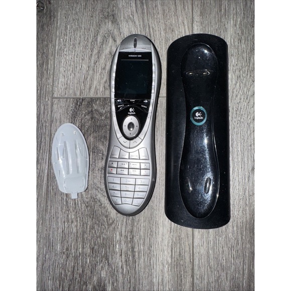 Logitech Harmony 890 R-RG7 Universal Remote Control (Parts Only Read Description - Picture 1 of 3